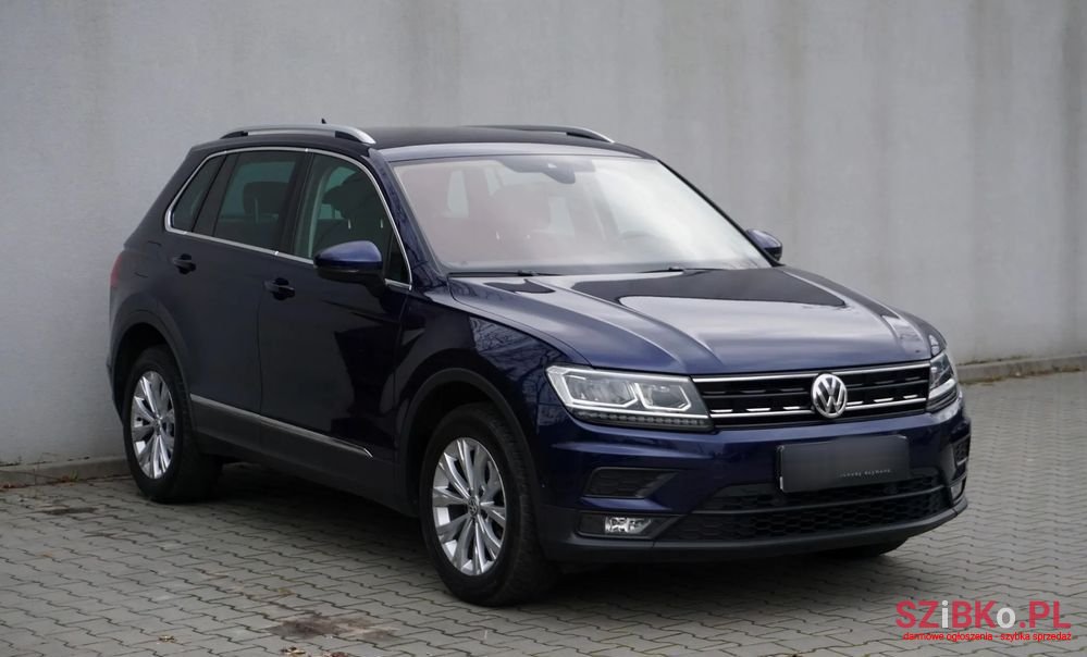 2019' Volkswagen Tiguan photo #1