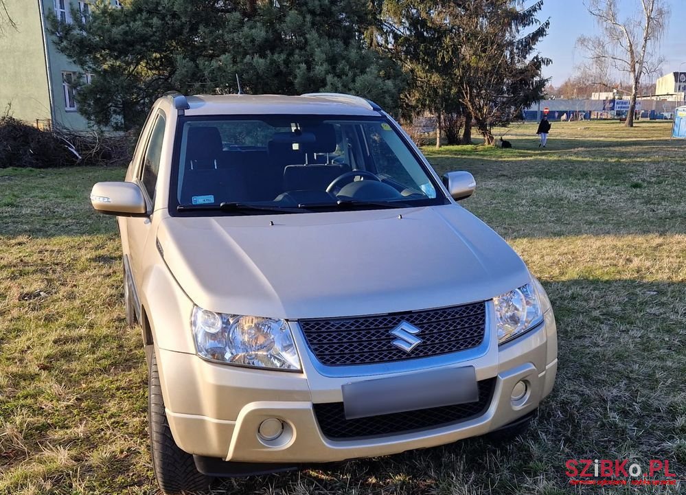 2011' Suzuki Grand Vitara photo #2