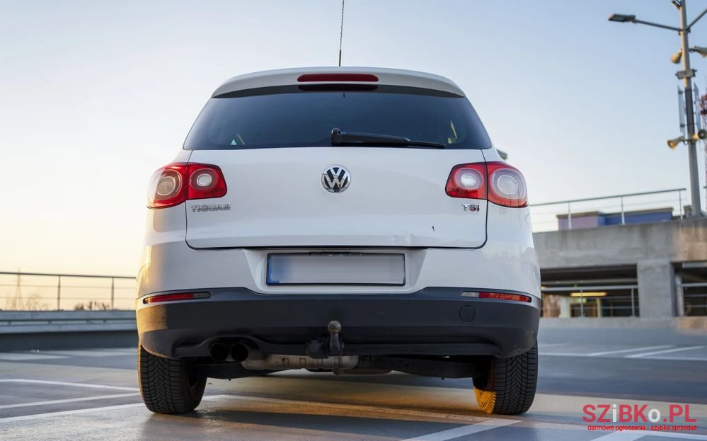 2009' Volkswagen Tiguan photo #6