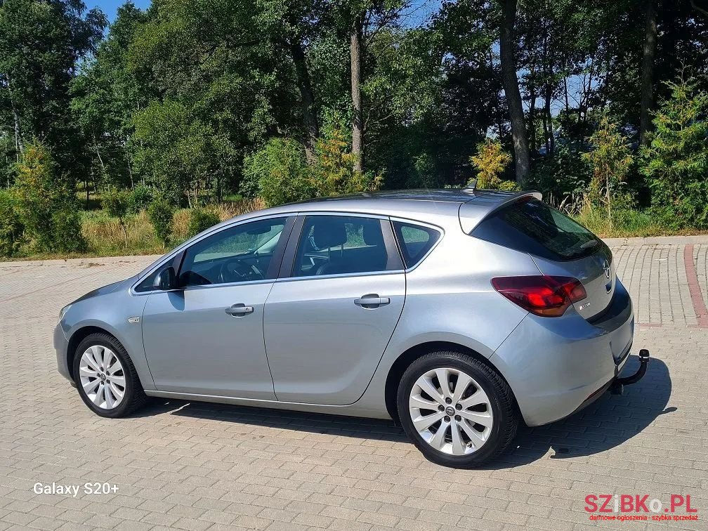 2010' Opel Astra photo #6