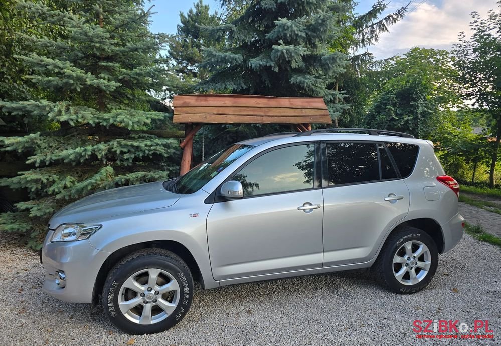 2011' Toyota RAV4 2.2 D-4D 4X4 Life photo #2