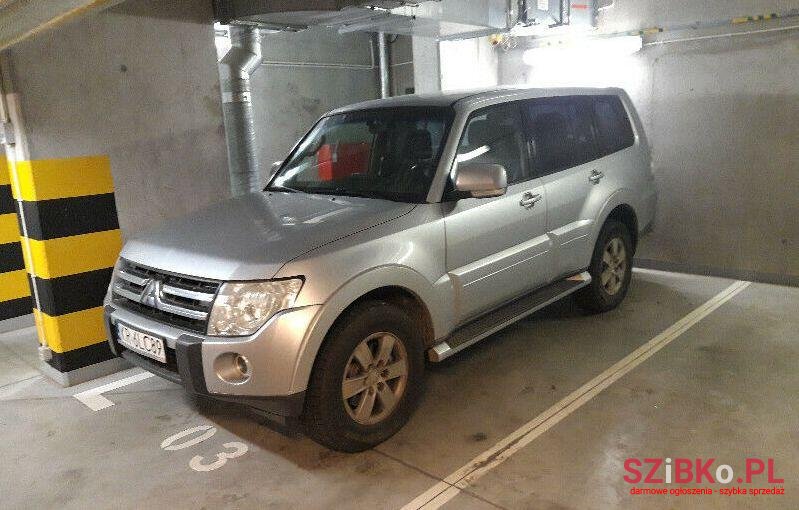 2008' Mitsubishi Pajero photo #1