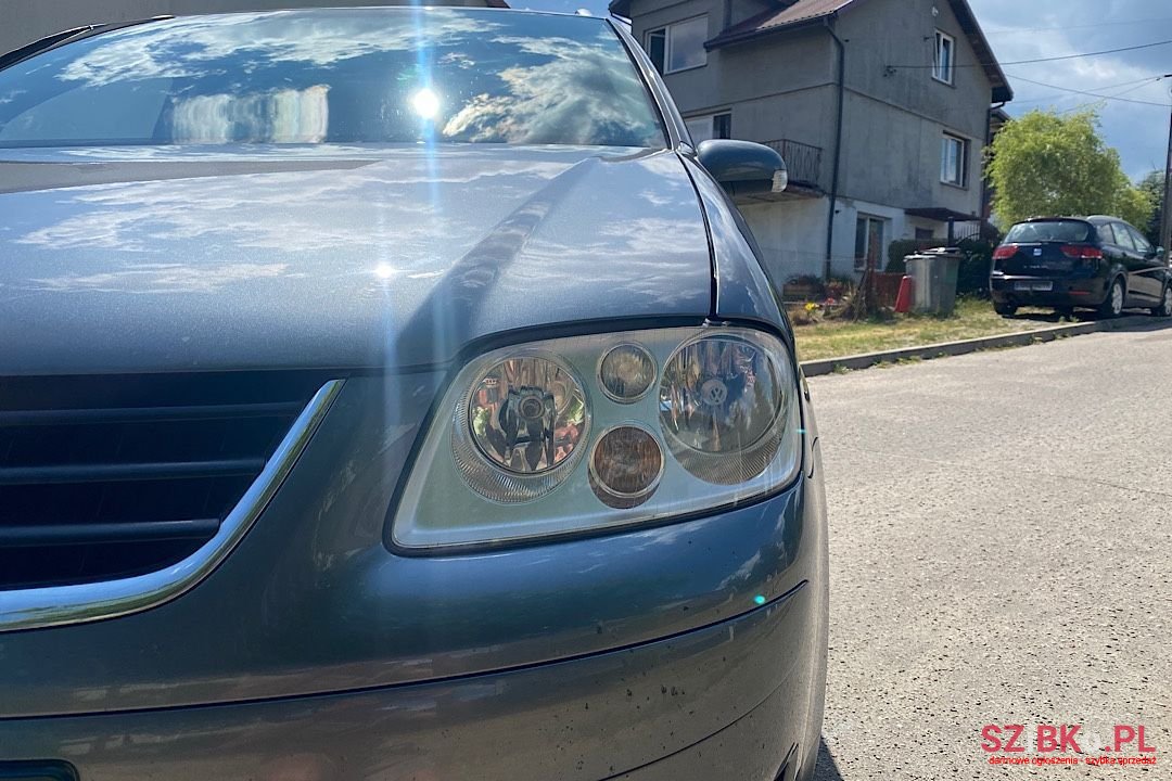 2006' Volkswagen Touran photo #6