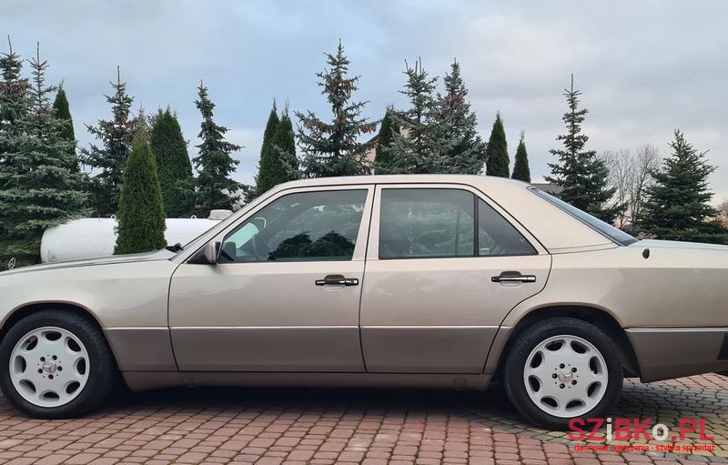 1993' Mercedes-Benz W124 photo #2