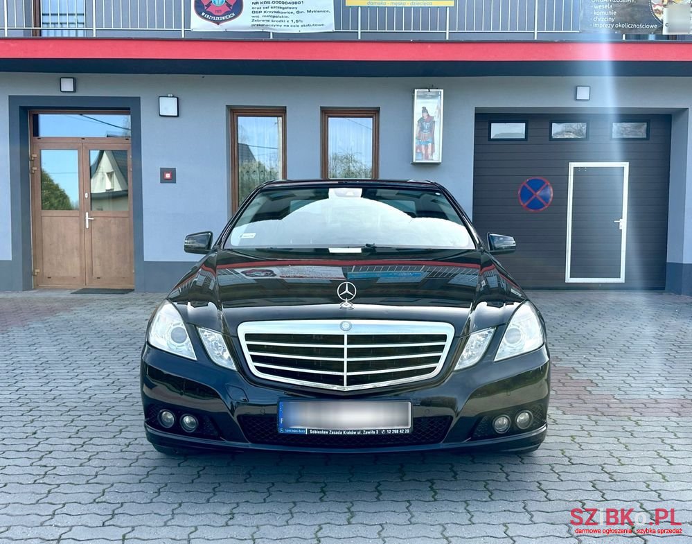 2011' Mercedes-Benz E-Class 220 photo #3