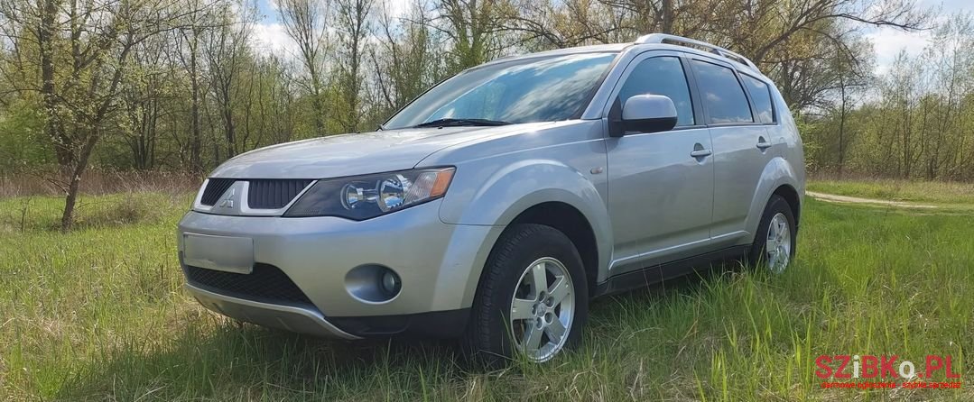 2008' Mitsubishi Outlander photo #2
