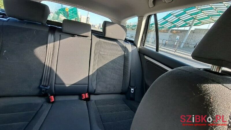 2009' Volkswagen Golf photo #6