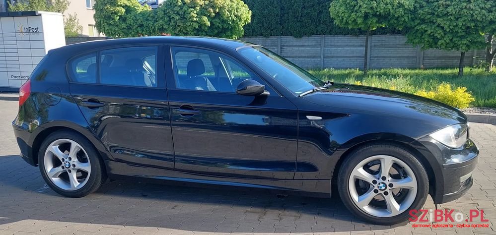 2009' BMW 1 Series 116I photo #5