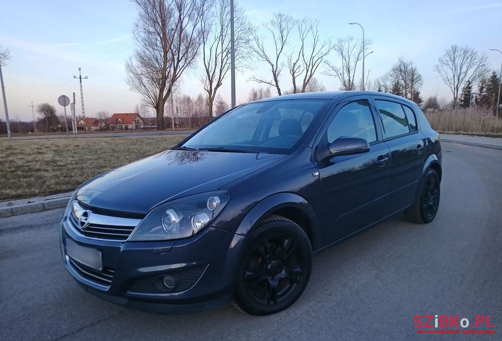 2008' Opel Astra photo #1