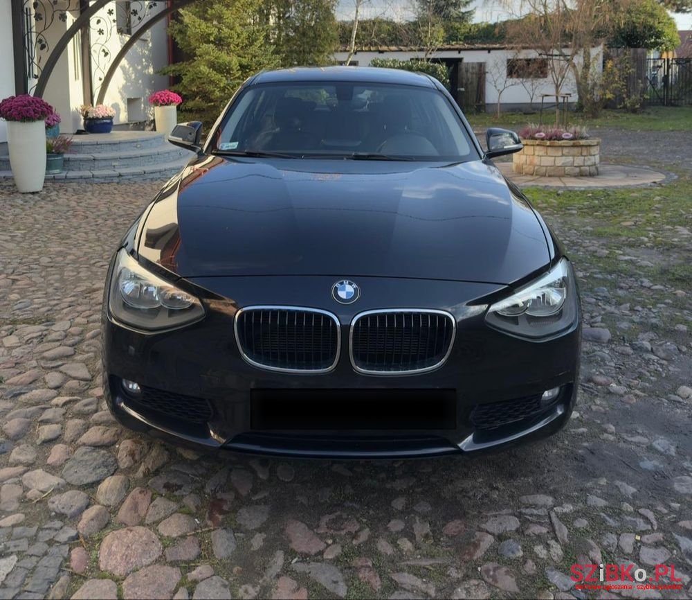 2011' BMW 1 Series 116I photo #1