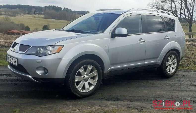 2009' Mitsubishi Outlander photo #1