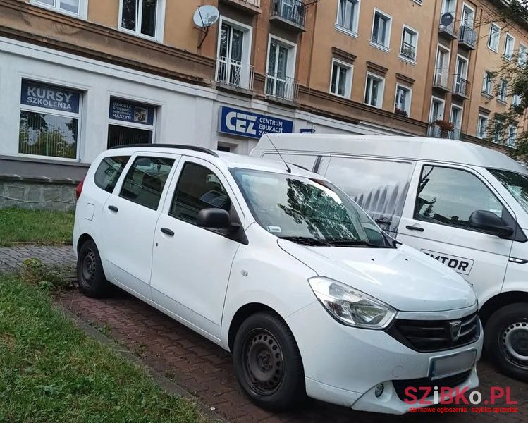 2013' Dacia Lodgy 1.6 Access photo #1