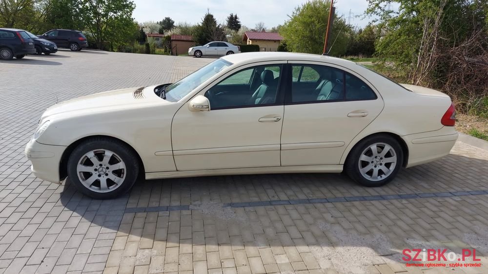 2008' Mercedes-Benz E-Class 200 Cdi photo #3