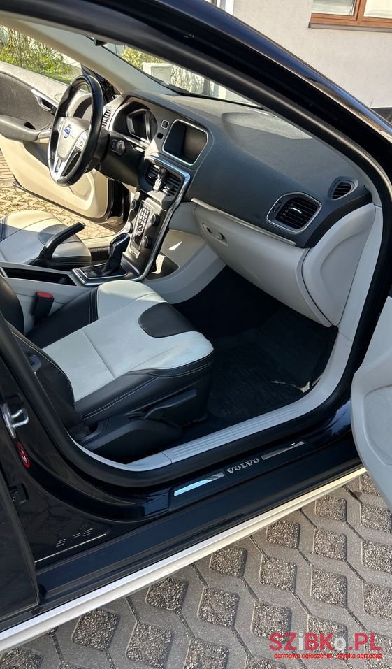 2015' Volvo V40 T4 Momentum photo #6