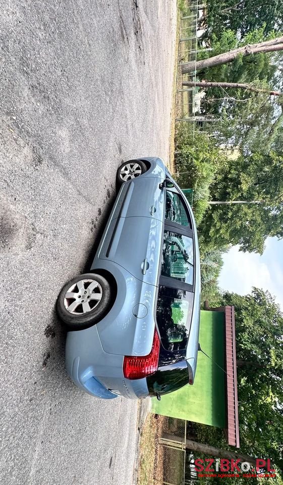 2010' Peugeot 5008 photo #2