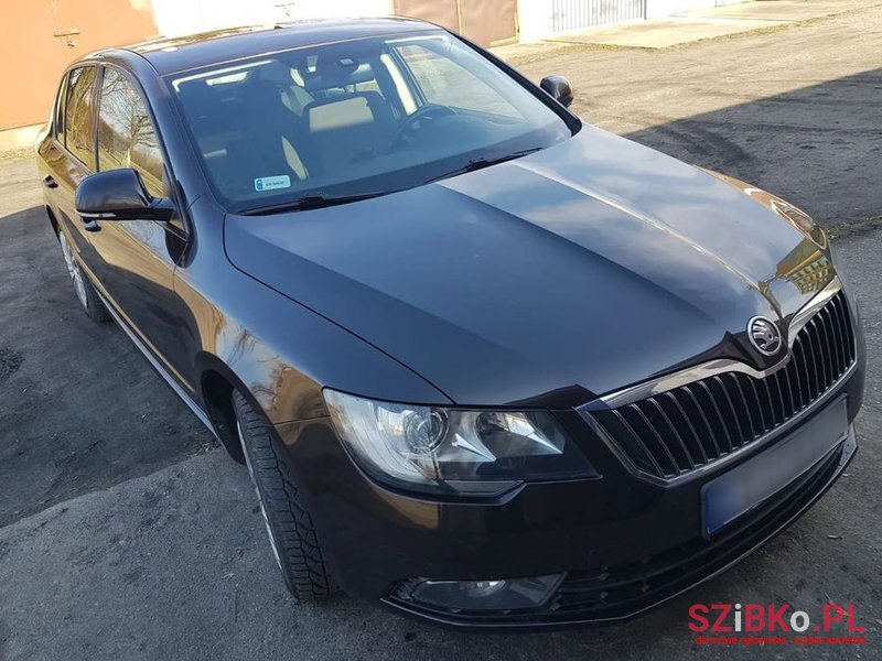 2014' Skoda Superb photo #4