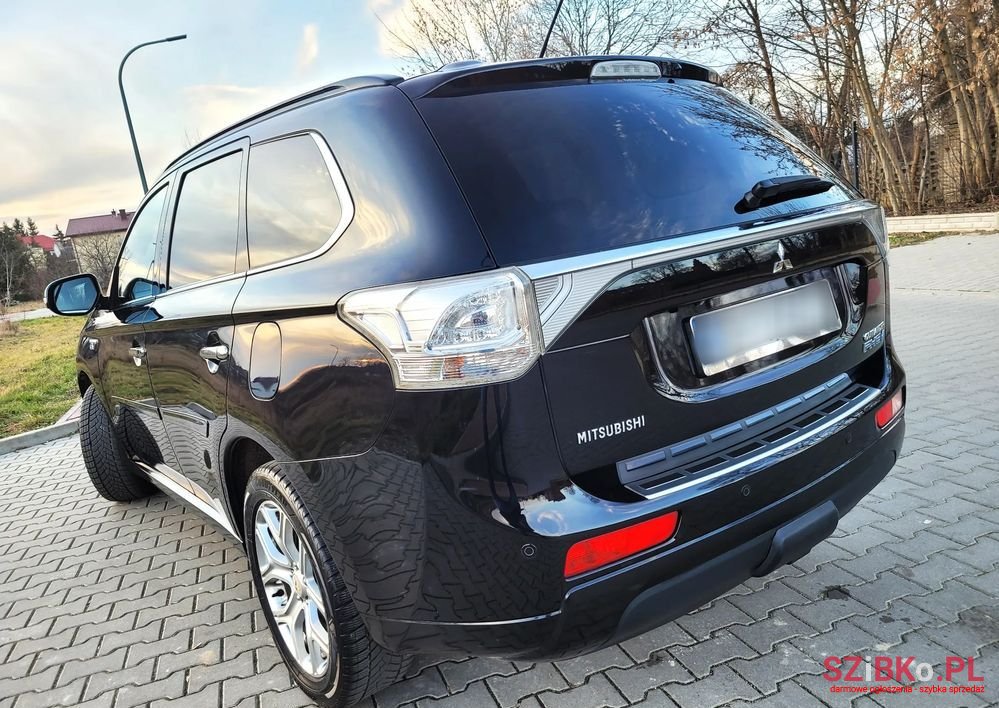 2014' Mitsubishi Outlander Phev Instyle Navi photo #2