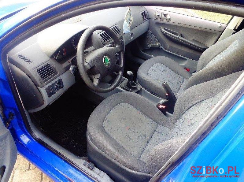 2001' Skoda Fabia photo #1