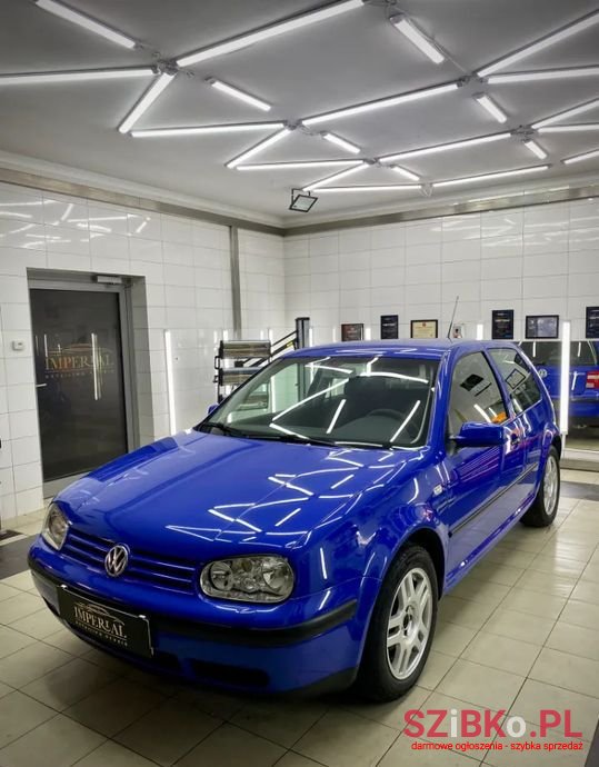 2002' Volkswagen Golf photo #1