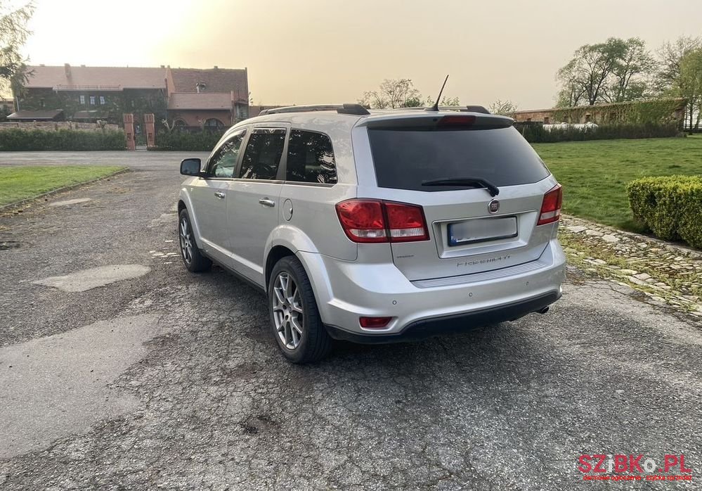 2014' Fiat Freemont photo #3