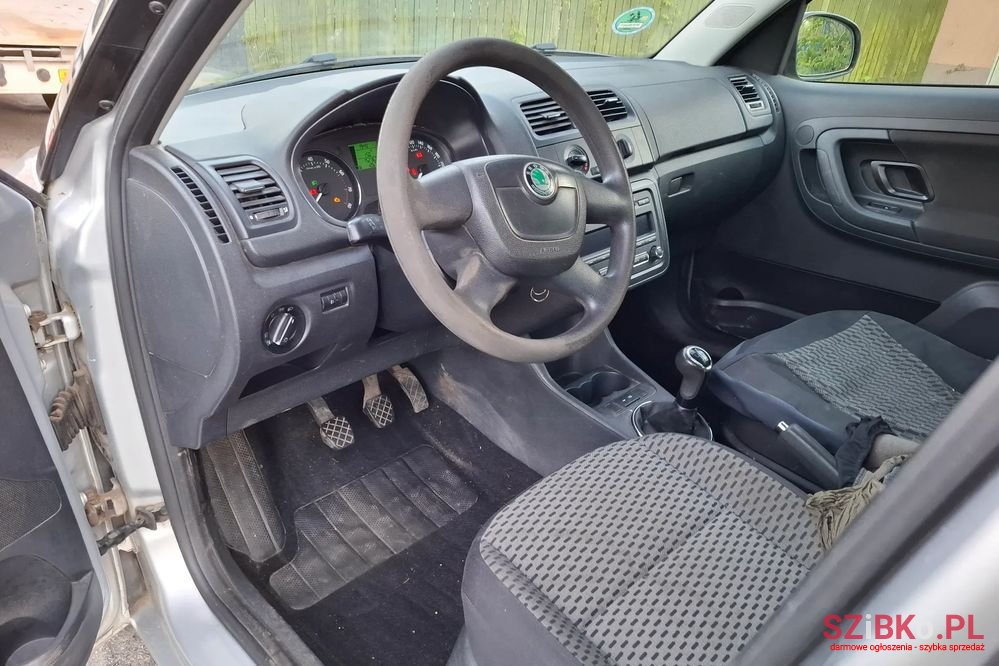 2010' Skoda Roomster 1.2 Tsi photo #6