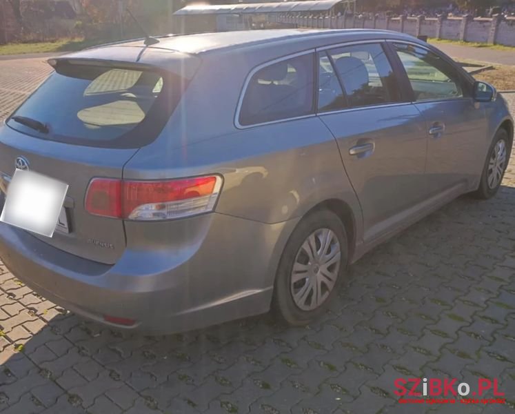 2010' Toyota Avensis 1.8 Sol Plus photo #5