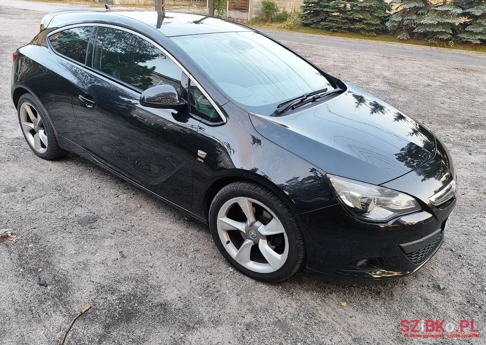 2014' Opel Astra photo #3