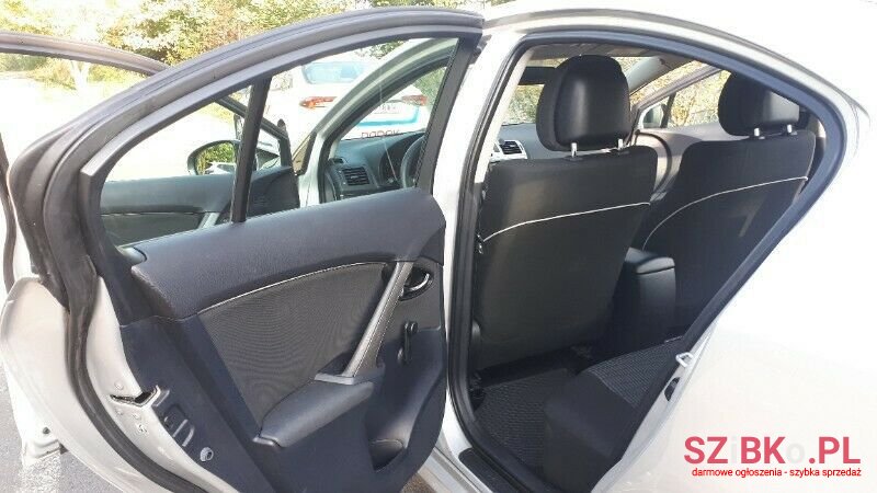 2012' Toyota Avensis photo #4