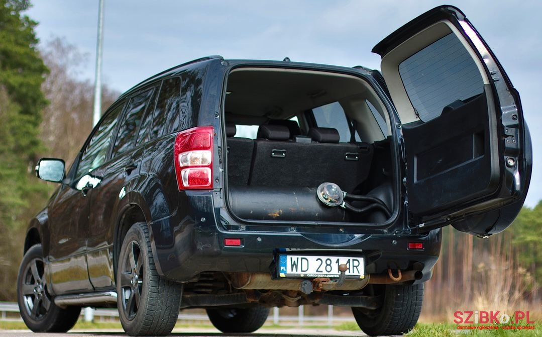 2010' Suzuki Grand Vitara photo #3