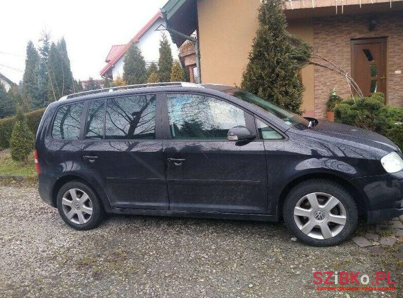 2005' Volkswagen Touran photo #1