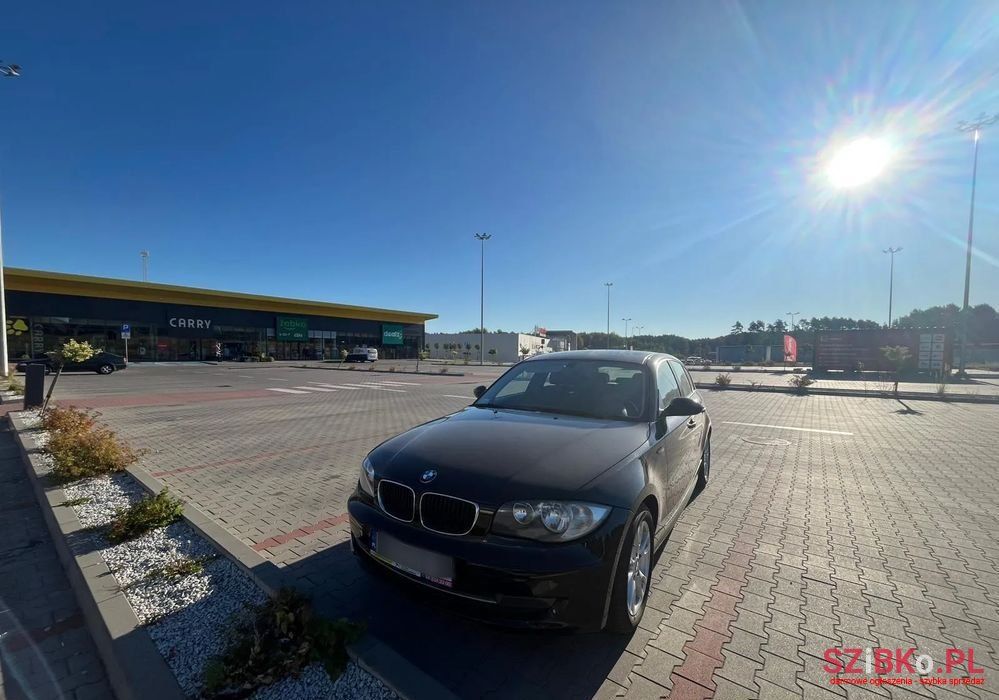 2008' BMW 1 Series 116I photo #2