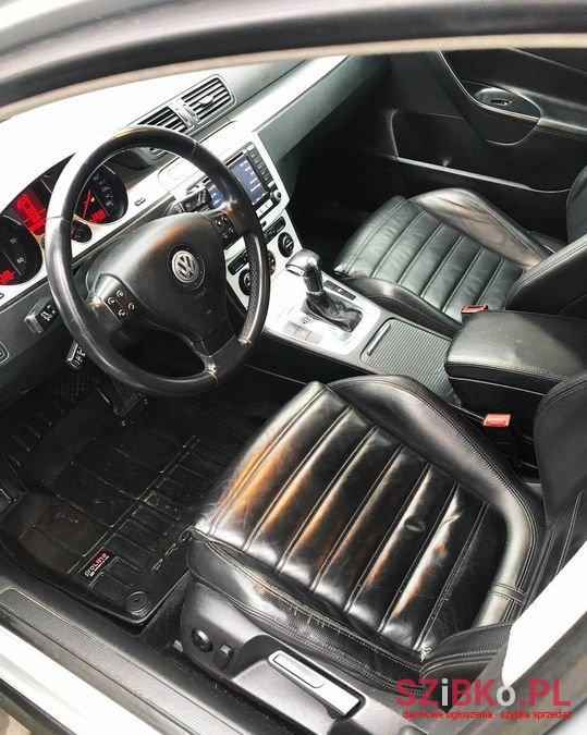 2007' Volkswagen Passat photo #6