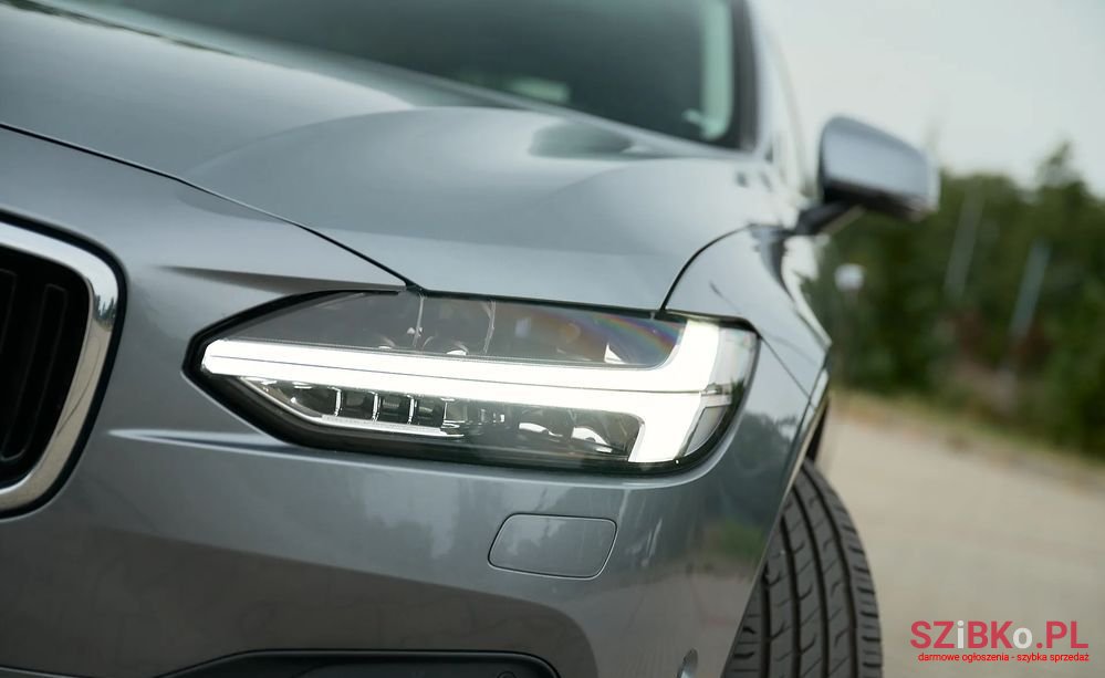 2018' Volvo V90 D3 Momentum photo #3