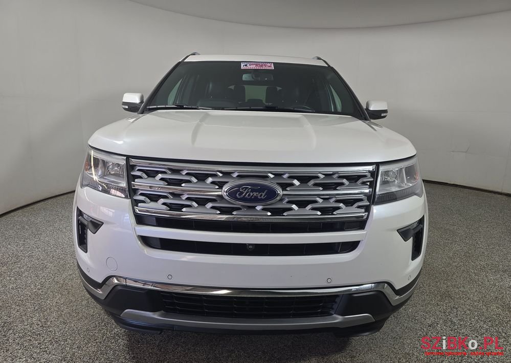 2017' Ford Explorer photo #2