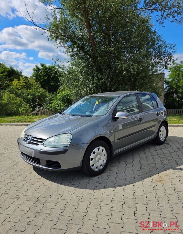 2005' Volkswagen Golf photo #3