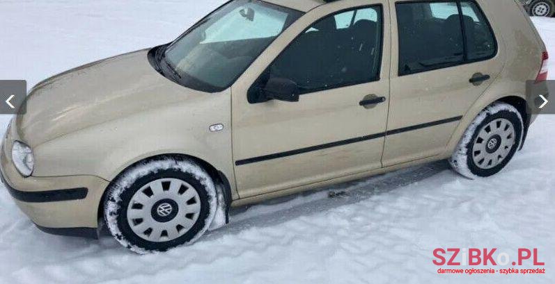 2004' Volkswagen Golf photo #1