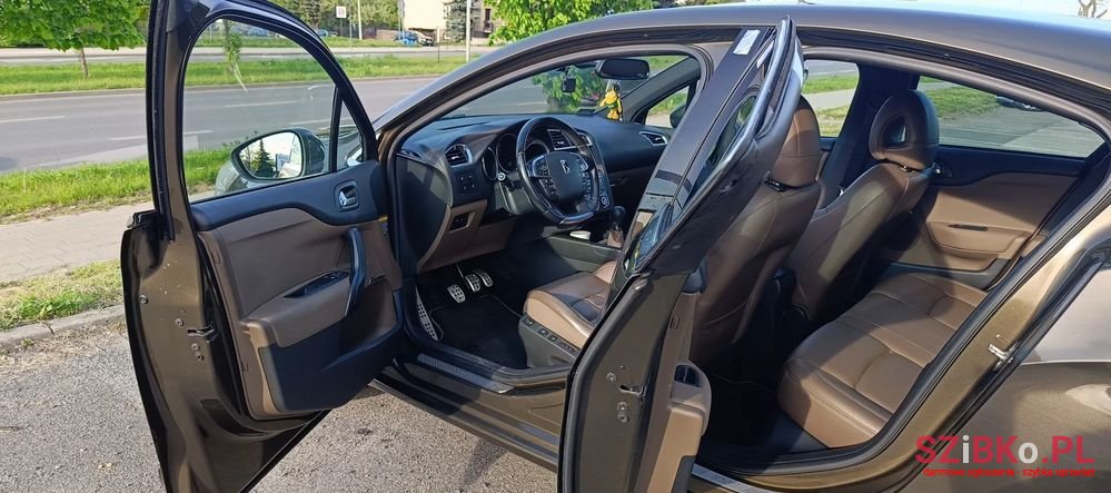 2011' Citroen DS4 photo #1