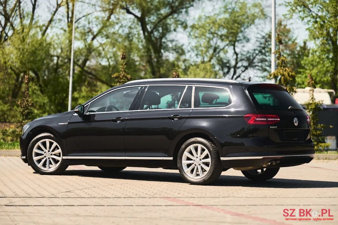 2018' Volkswagen Passat photo #4