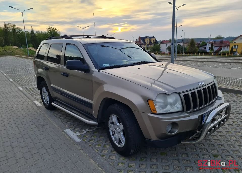2005' Jeep Cherokee Sport photo #2