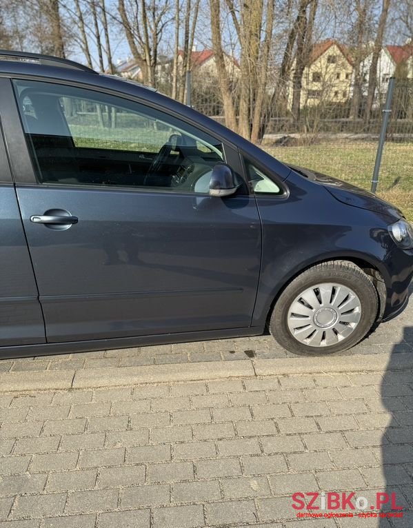 2009' Volkswagen Golf Plus photo #2