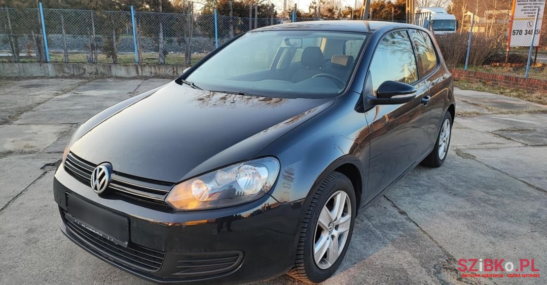 2010' Volkswagen Golf photo #1