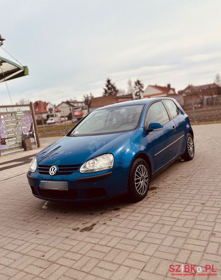 2004' Volkswagen Golf photo #1