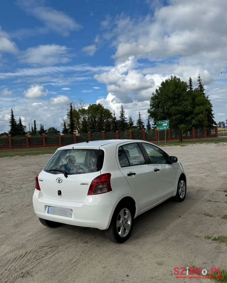 2008' Toyota Yaris photo #6