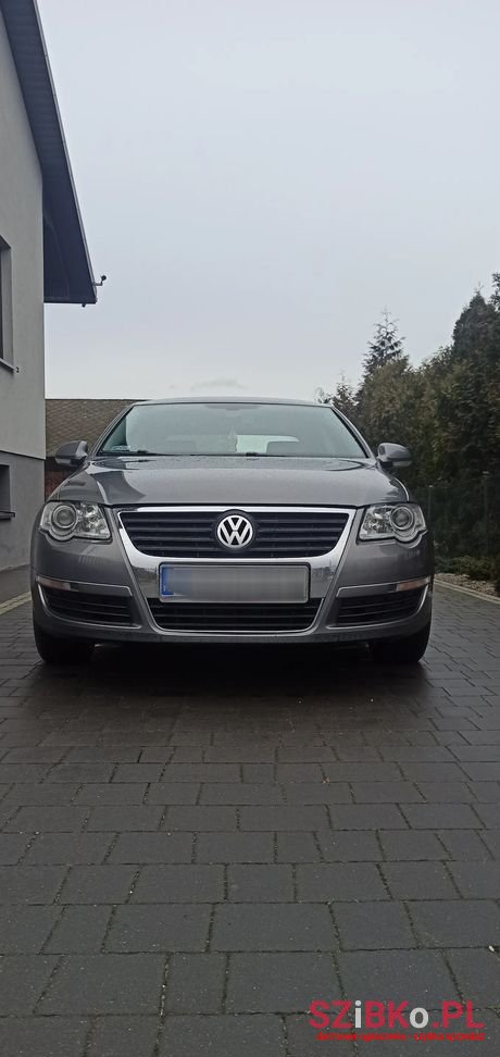 2005' Volkswagen Passat photo #5