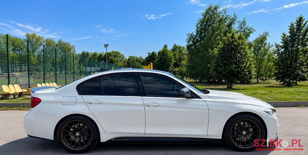 2017' BMW 3 Series photo #5