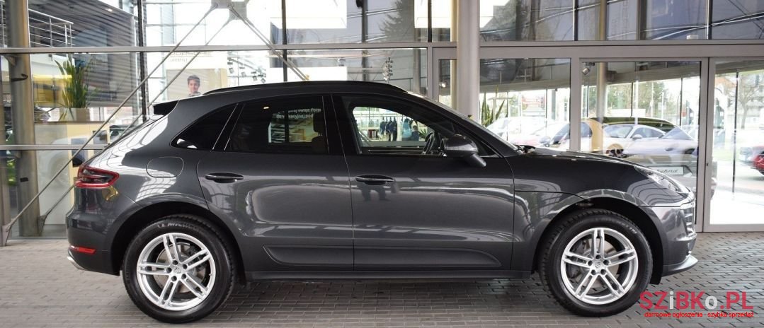 2017' Porsche Macan photo #3