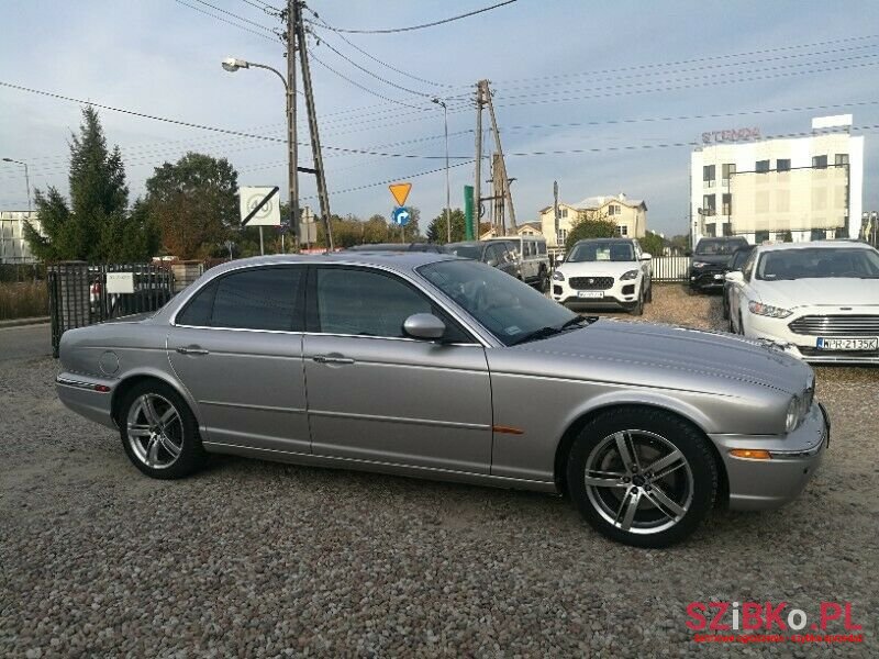 2004' Jaguar XJ8 photo #6