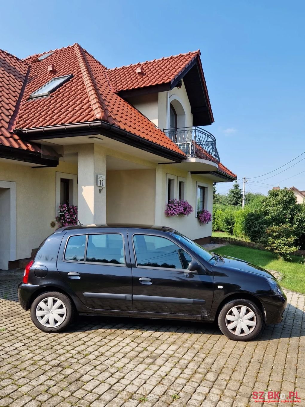 2009' Renault Clio photo #2