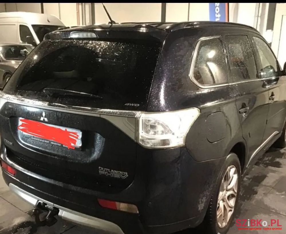 2014' Mitsubishi Outlander 2.0 2Wd Cvt Invite photo #3