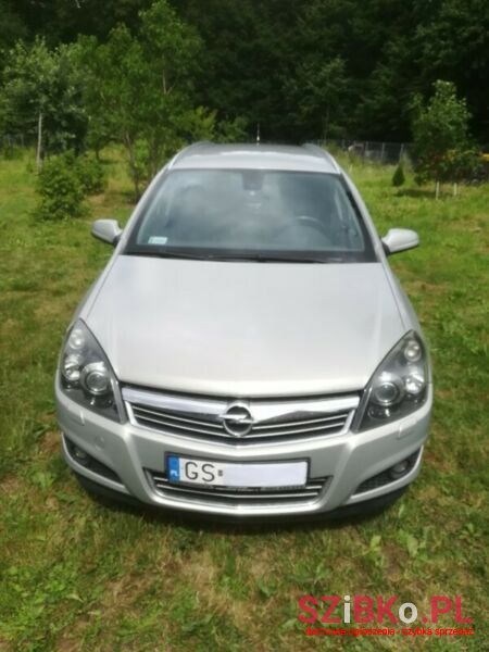 2008' Opel Astra photo #1